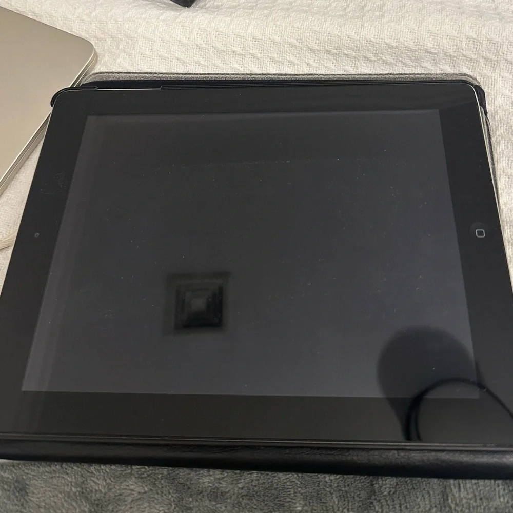 iPad 4th Generation (Wi-Fi) with case